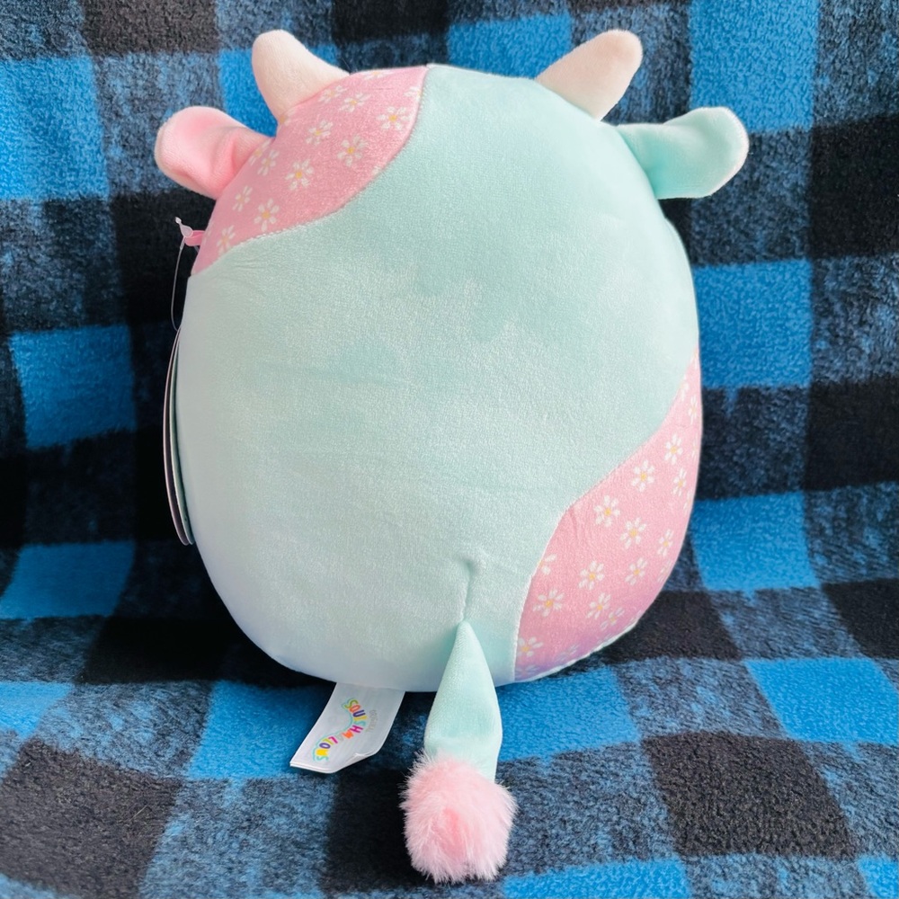 Yamaris the Easter Cow 8" Squishmallow - Picture 2 of 3